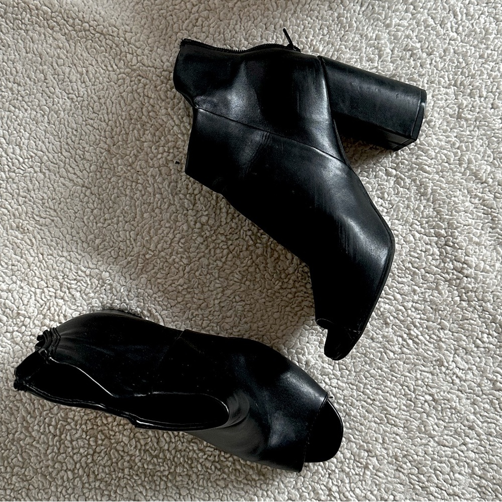 Open toe black leather mule boot chucky heel size 7.5